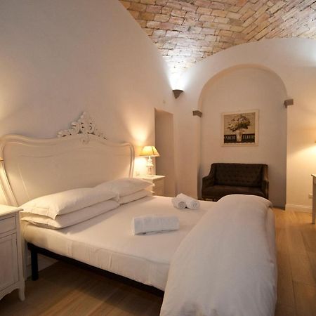 B&B La Finestra Sul Colosseo Rome Exterior photo