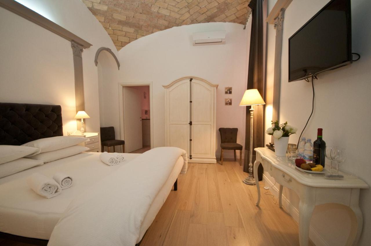 B&B La Finestra Sul Colosseo Rome Exterior photo